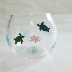 [グラス]　ちゅら海まんまる漆絵グラス「カメとサンゴ」 1枚目の画像