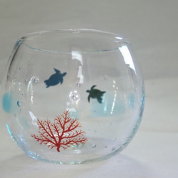 [グラス]　ちゅら海まんまる漆絵グラス「カメとサンゴ」 2枚目の画像