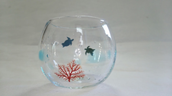 [グラス]　ちゅら海まんまる漆絵グラス「カメとサンゴ」 2枚目の画像