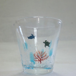 [グラス]　ちゅら海ロック漆絵グラス「カメとサンゴ」 2枚目の画像