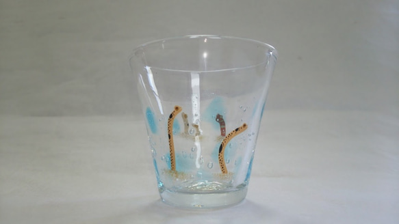 [グラス]　ちゅら海ロック漆絵グラス「チンアナゴとニシキアナゴ」 2枚目の画像