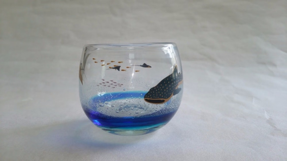 [グラス]　ちゅら海まんまる漆絵グラス(水色と青)　　黒潮の海　 1枚目の画像