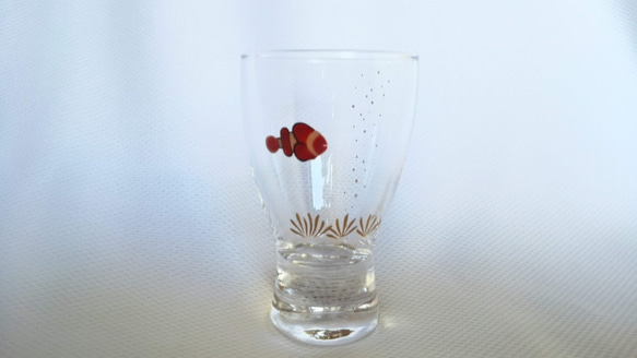 [グラス]　冷酒漆絵グラス　クマノミとイソギンチャク 2枚目の画像