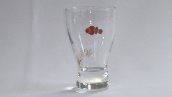 [グラス]　冷酒漆絵グラス　クマノミとイソギンチャク 3枚目の画像