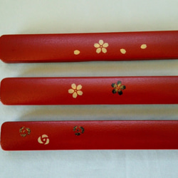 [お箸・箸箱]　朱石目塗箸箱（箸付き）「さくら・バラ」　木製漆塗 4枚目の画像