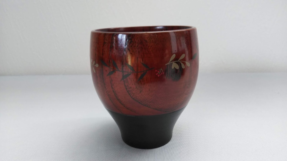 [カップ] 　まるみカップ（朱）「草花文」木製木地呂漆塗