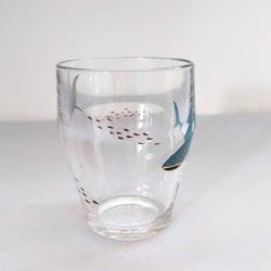 [グラス]　大きめ漆絵グラス　「黒潮の海」 (沖縄の砂付き) 3枚目の画像