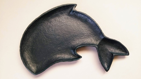[皿・盆] 　変わった形の皿　「イルカ」　乾漆 7枚目の画像