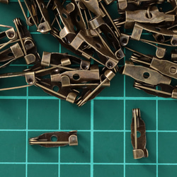 送料無料　ブローチピン　アンティーク　15mm　200個　セット　金古美　ブローチ金具　パーツ　1つ穴　AP1966 5枚目の画像