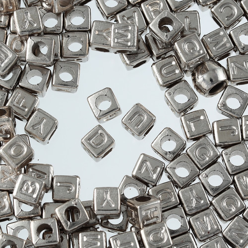 100個】ビビットカラーのラバービーズ サークル 8mm 両穴 ビーズ 資材 