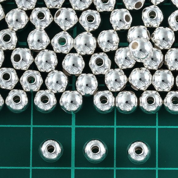 ビーズ　6mm　丸　シルバー　白銀　プラ製　500個　両穴有　軽い　CCBプラスチック　アクセサリー　AP2384 5枚目の画像