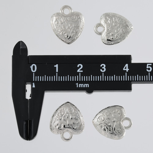 チャーム ハート シルバー アンティーク 模様有 40個 プラ製 カン付き