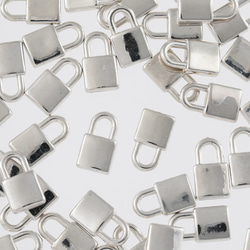 チャーム パーツ シルバー 南京錠 アンティーク 40個 プラ製 カン付き