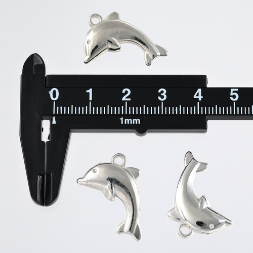 チャーム パーツ シルバー アンティーク 銀古美 イルカ 40個 カン付