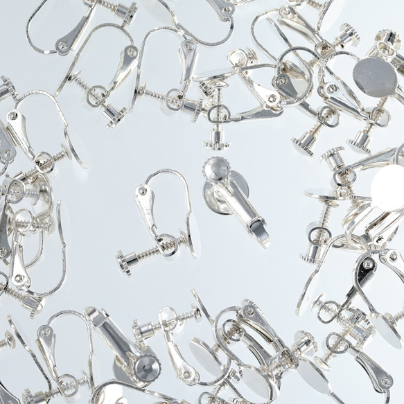 イヤリング　パーツ　シルバー　40個　白銀　ネジバネ式　8mm　台座　丸皿　カン無し　アクセサリー　金具　AP2564 1枚目の画像