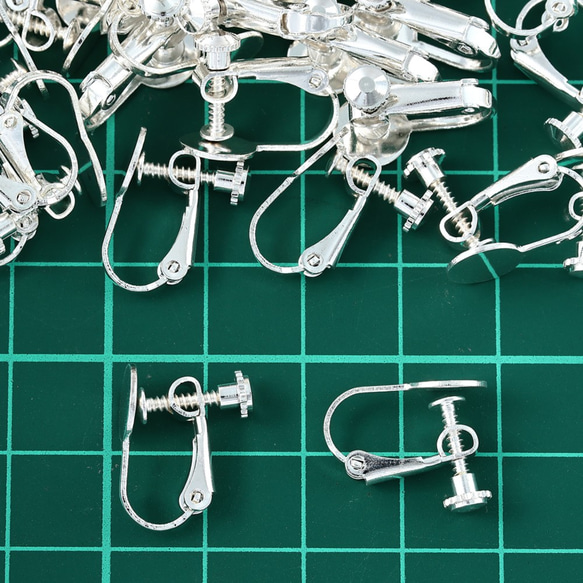 イヤリング　パーツ　シルバー　40個　白銀　ネジバネ式　8mm　台座　丸皿　カン無し　アクセサリー　金具　AP2564 5枚目の画像