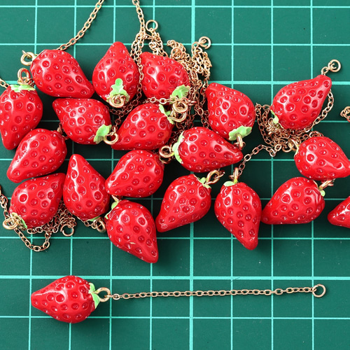 チャーム いちご チェーン カン付き 20個 全長65～70mm イチゴ