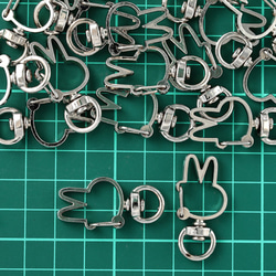 キーホルダー　パーツ　シルバー　うさぎ　20個　ナスカン　金具　ウサギ　アクセサリー　ハンドメイド　手芸 AP2757 5枚目の画像