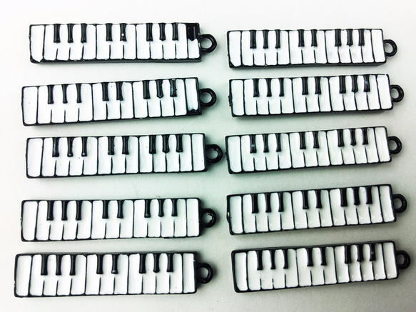 送料無料 楽器 ピアノ チャーム 10個 鍵盤 音楽 モチーフ