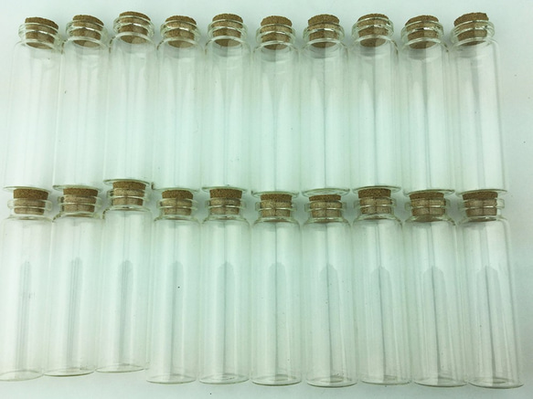送料無料　コルク瓶　ガラス ボトル　20本　全長：65mm 直径：20mm　ケース 容器　（AP0055） 2枚目の画像