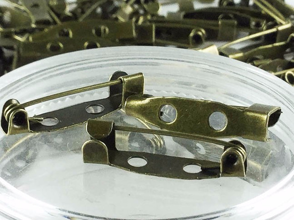 送料無料　ブローチピン　20mm　100個　金古美　アンティーク ゴールド　2穴　ウラピン　ブローチ　金具　AP0211 6枚目の画像