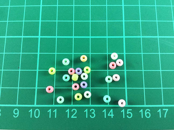 送料無料　パステル ビーズ 小 4mm　800個　ミックス　丸　ラウンドビーズ　レジン　デコ　ネイル　AP0292 4枚目の画像