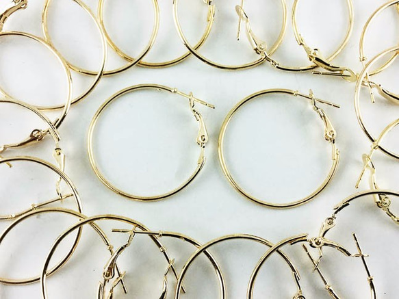 送料無料　フープピアス　パーツ　ゴールド　KC金　20個　10ﾍﾟｱ　輪サイズ30mm　バネ式　ピアス　（AP0352） 1枚目の画像