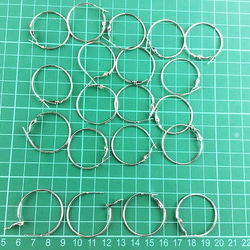 送料無料　フープピアス　パーツ　シルバー　銀色　20個　10ﾍﾟｱ　輪サイズ30mm　バネ式　ピアス　金具　AP0353 7枚目の画像