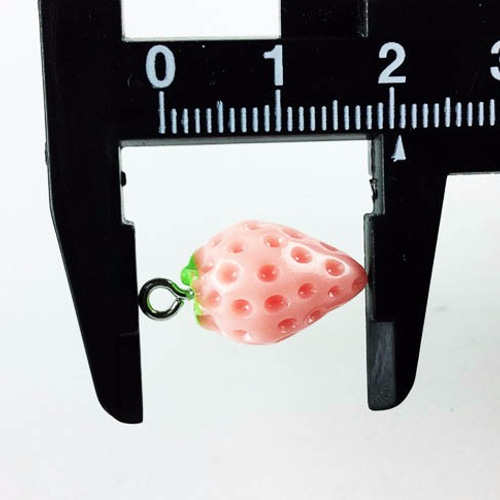 送料無料 チャーム フルーツ イチゴ 10個 17mmx12mm ピンク 苺 いちご