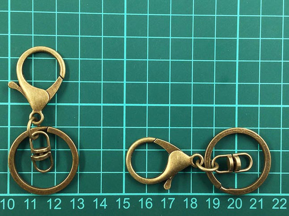 送料無料　完成品　ナスカン　金古美　10個　二重 リング　回転 フック　付 アクセ キーホルダー パーツ AP0436 6枚目の画像