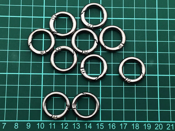 送料無料　カラビナ　丸　ガンメタ　10個　24mm　サークル キーホルダー ストラップ パーツ　リング  AP0444 6枚目の画像