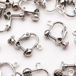 送料無料　イヤリングパーツ　シルバー　丸皿　20個　カン付き　ネジバネ式　イヤリング パーツ　アクセサリー AP0515 1枚目の画像