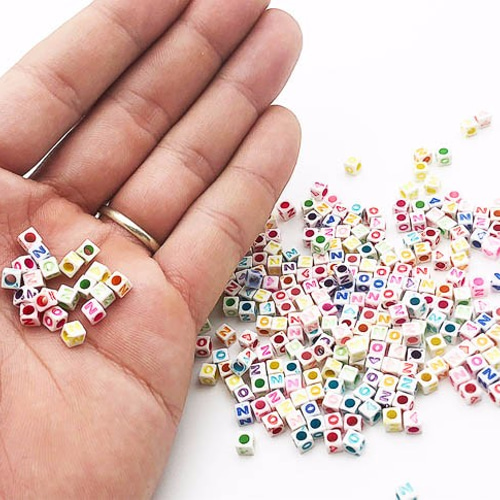 アルファ様へ 925アクセサリービーズ 送料無料 アルファベット ビーズ 4mm 300個 キューブ型 アクセ