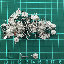 送料無料　ピアスパーツ　シルバー　100個　8mm　台座　カン　付き　平皿　丸皿　ピアス　金具　アクセ　AP0616 6枚目の画像