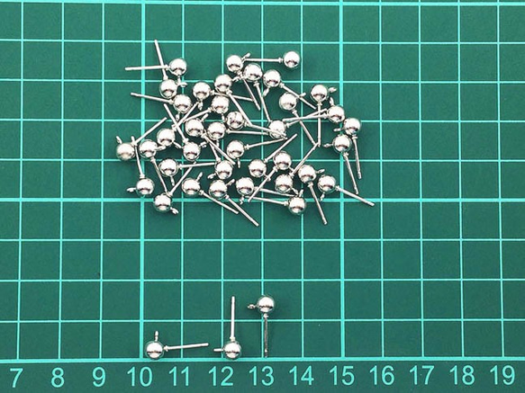 送料無料　ピアス パーツ　シルバー　40個　5mm　丸玉　カン 付き　 ポストピアス アクセサリー AP0640 7枚目の画像