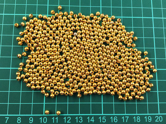 送料無料　メタルビーズ　4mm　丸　500個　ゴールド　スペーサー　メタルパーツ　ボールビーズ　AP0701 4枚目の画像