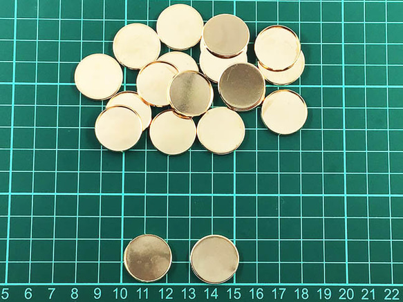 送料無料　ミール皿　丸　ゴールド　KC金　20mm　カン無し　20枚　（AP0787） 5枚目の画像