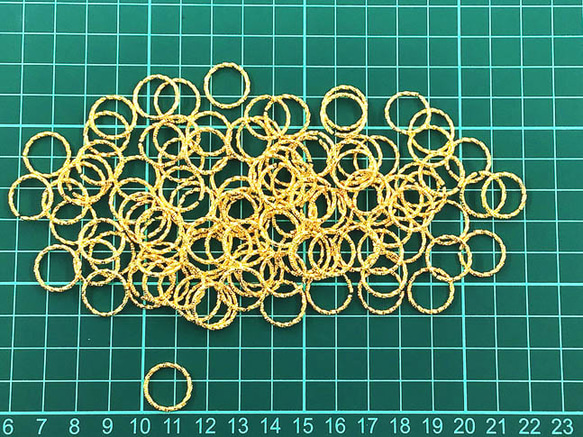 送料無料　デザイン丸カン　ゴールド　15mm　100個　イエローゴールド系　アクセサリー　パーツ　金具　（AP0882） 7枚目の画像