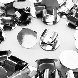 送料無料　セッティング　台座　8mm　シルバー　40個　留め具　留め金具付き　ヘアゴム　金具　AP0906 1枚目の画像