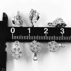送料無料　チャーム　50個　雪の結晶　花　シルバー　アクセサリーパーツ　ネックレス　ピアス　イヤリング素材　AP1147 4枚目の画像