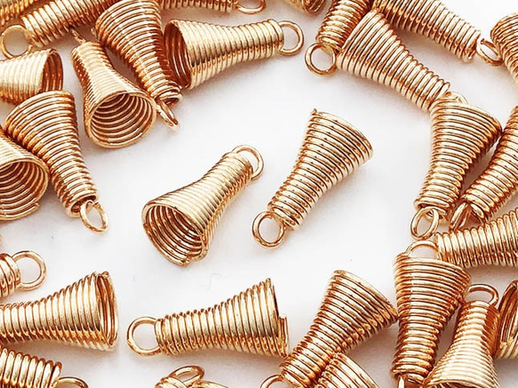送料無料　ビーズキャップ等に　ゴールド　KC金　カン付き　スペーサー　コイル　貫通　キャップ　アクセサリー　AP1181 1枚目の画像