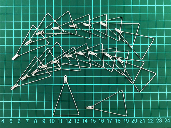 送料無料　フープ　金具　シルバー　三角　カン付き　20個　トライアングル　フープピアス　パーツ　AP1252 9枚目の画像