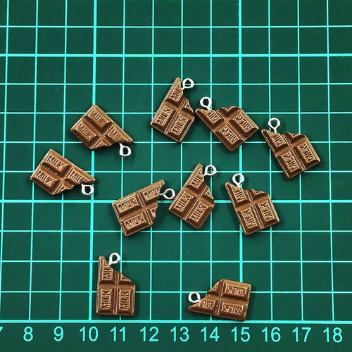 送料無料 チャーム チョコ 食べかけの板チョコ 10個 22x13
