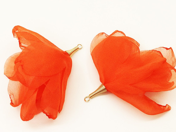 送料無料　フラワータッセル　フラワーチャーム　オレンジ 10個　チャーム　花　ハンドメイド　アクセサリー　AP1479 2枚目の画像