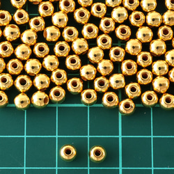 送料無料　6mm　ビーズ　ゴールド　プラ製　500個　両穴　重くない　スペーサー　ビーズパーツ　丸　AP1627 5枚目の画像