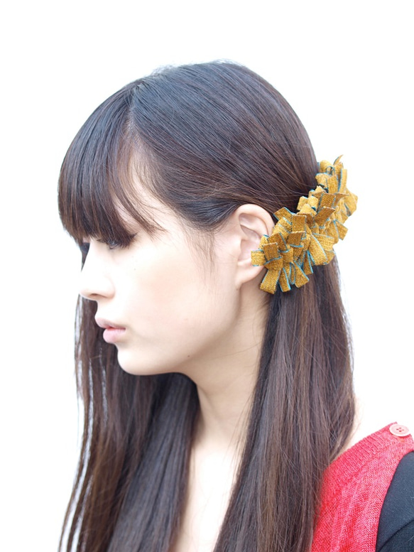 milk vetch barrette -velvet-　 1枚目の画像