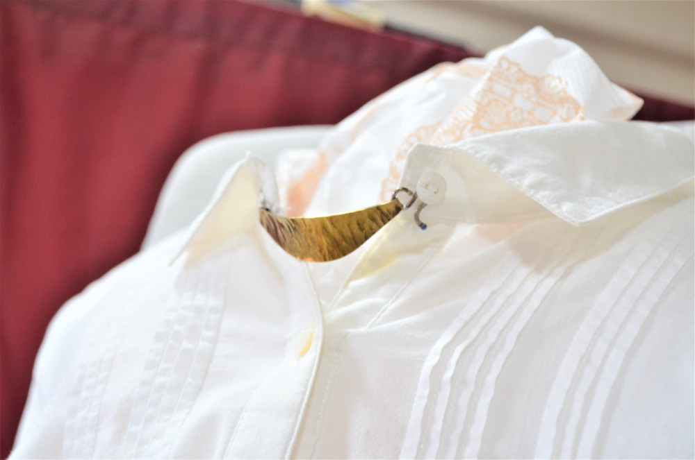 「L b u・鎚目の金」レディース・純チタン製シャツやカーディガンに使えるマント留め・受注生産