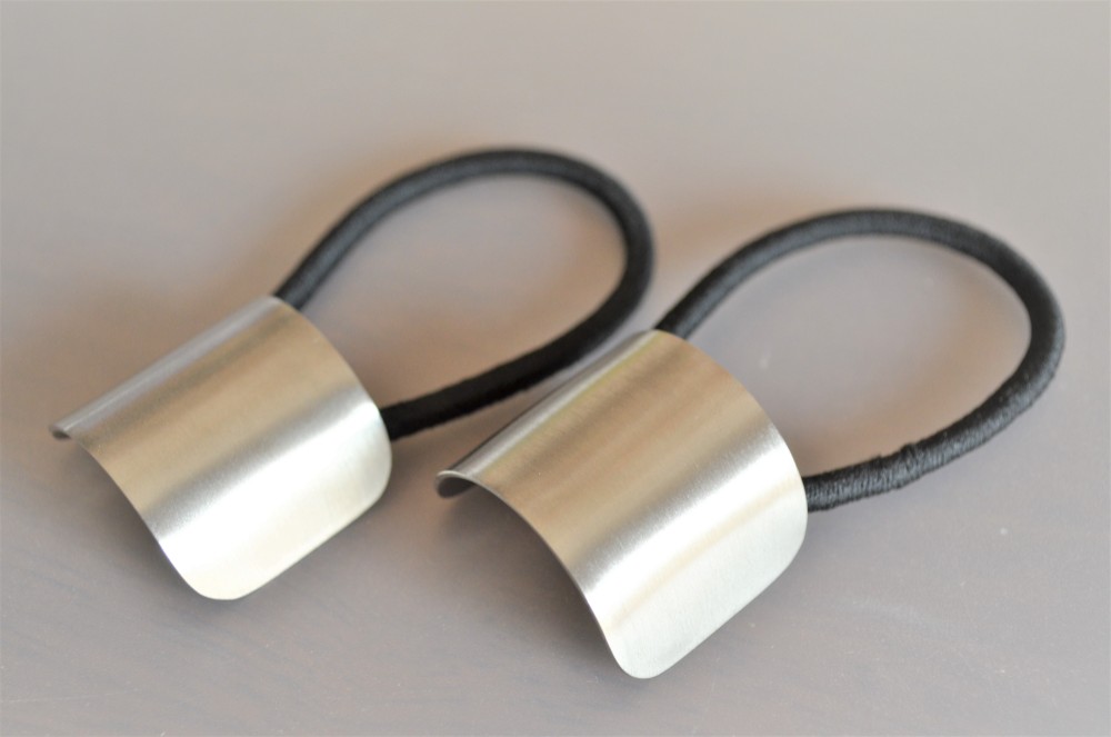 チタンの髪留め「ヘアライン」・受注生産
