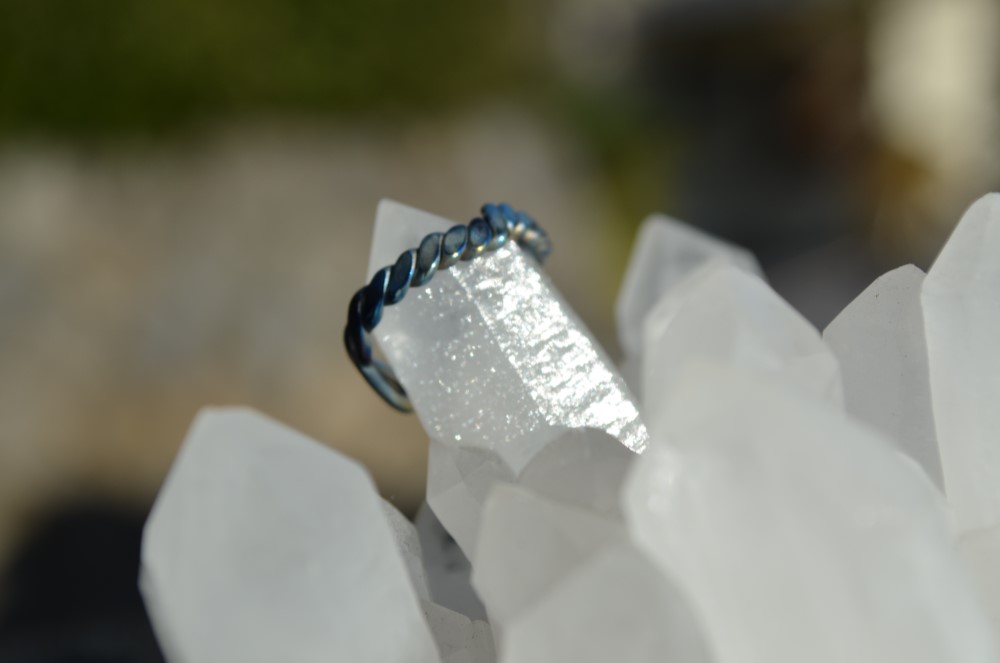 セミフリーサイズチタンリング「縄結び少し金」・受注生産