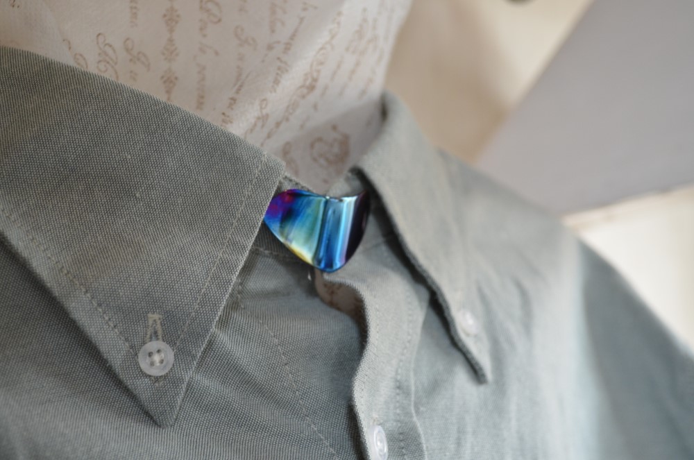 「L b u・青と紫」・受注生産・純チタンの何かチョーカー的なもの。マント留め